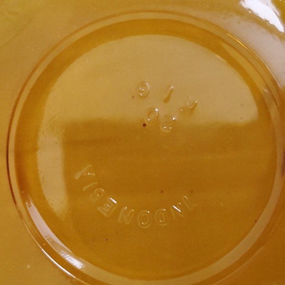 Vintage Amber Glass Apple Bowl Made In Indonesia - Picture 3 of 5